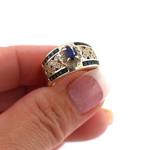 14k Gold Ring with Sapphire and Diamonds - Picture 5 of 5